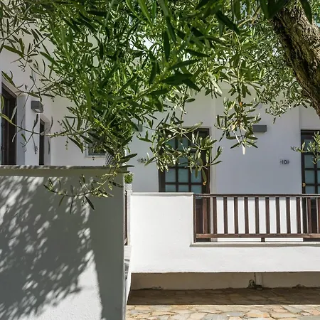 Eleon Suites Hotel *