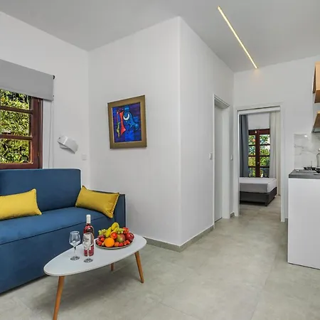 Eleon Suites Hotel *