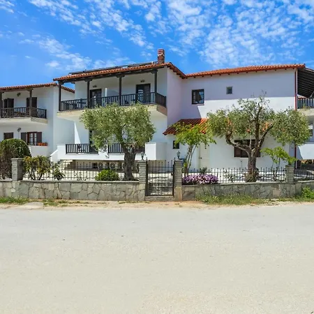 Eleon Suites Hotel *